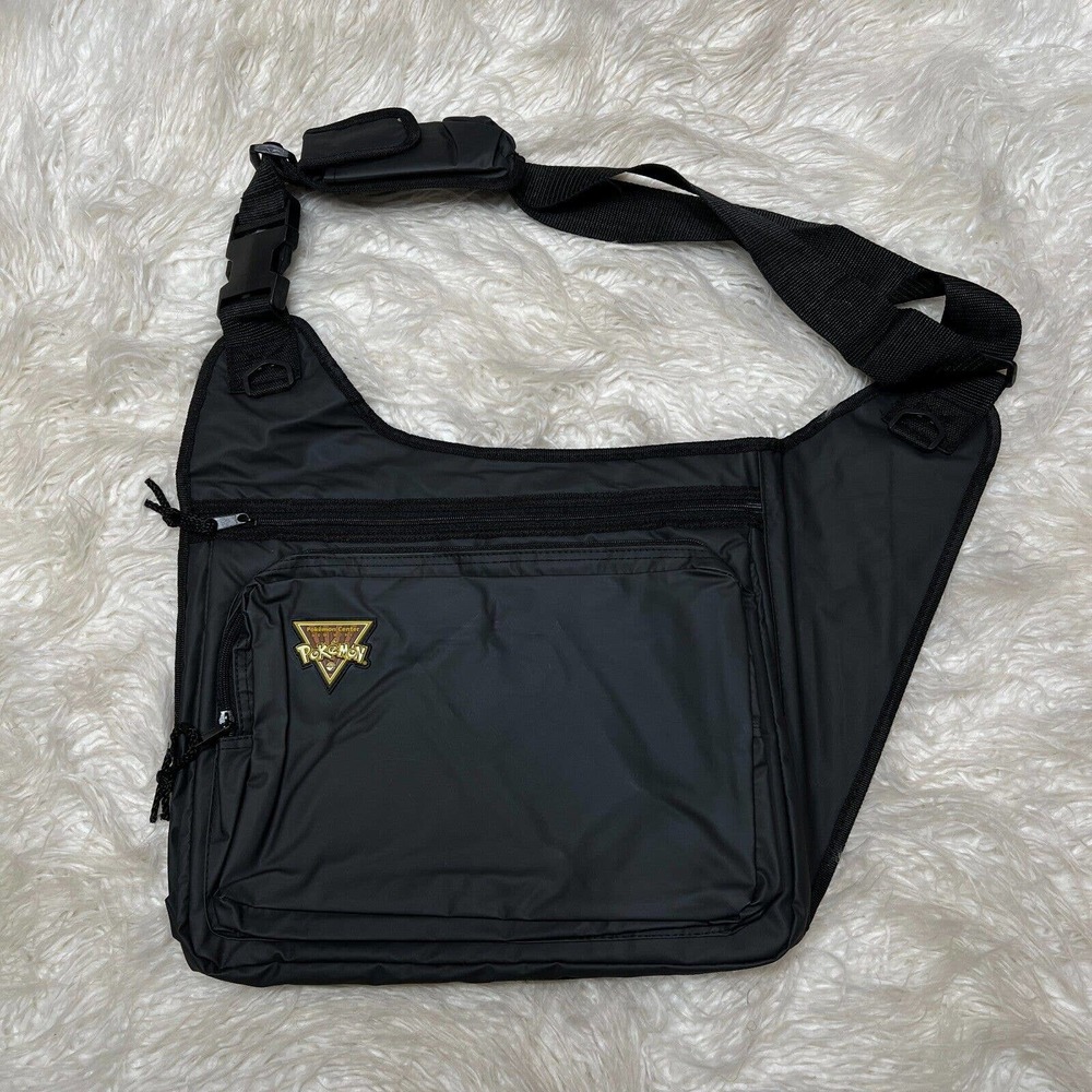 NINTENDO POKEMON CENTER NEW YORK MESSENGER BAG SET AND POUCH PIKACHU - Picture 4 of 8